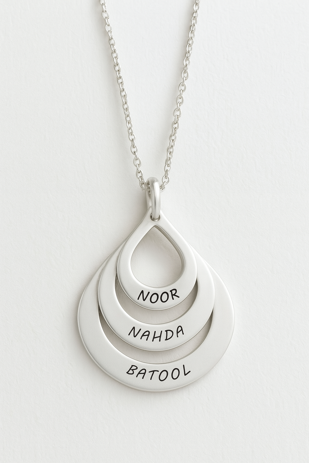Custom Engraved Teardrop Family Name Necklace – Personalized Layered Pendant Jewelry for Women